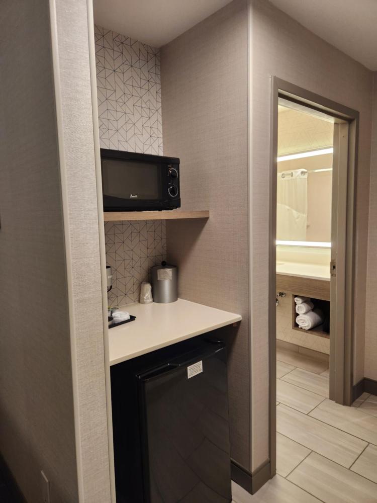 Standard King Room with Roll-In Shower - Communications Access interior